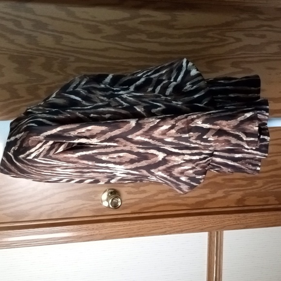 Chico's Black and White Graphic 3/4 Sleeve Blouse, Contemporary, Classic, Artsy - Picture 8 of 8